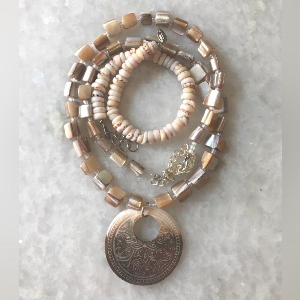 Elegant Beige Etched shell and beaded necklace and Shell anklet/bracelet 🐚🪸🌞🌼 - Picture 1 of 15